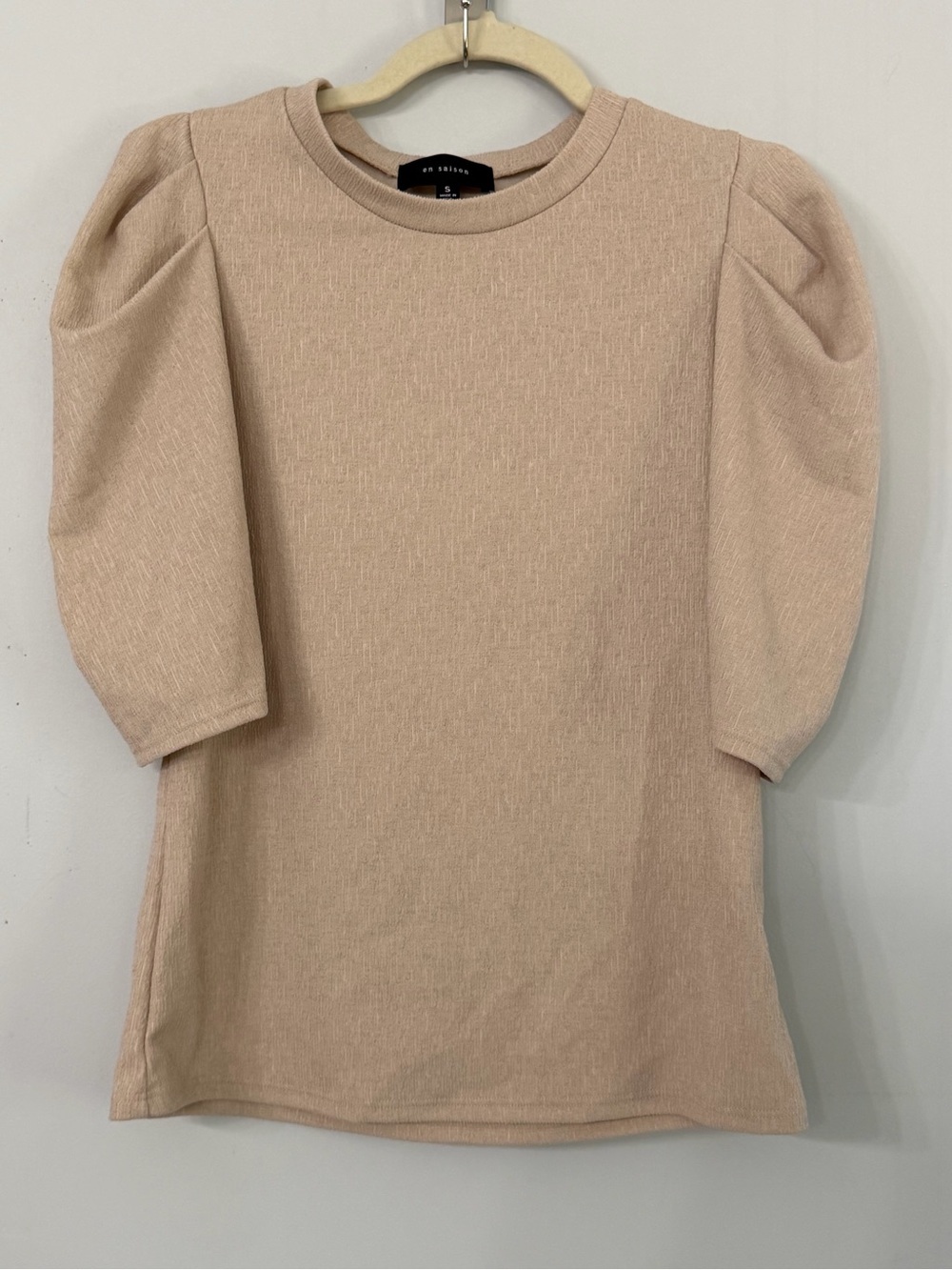 En Saison Women’s Small Beige Textured Puff Shoulder Half Sleeve Crewneck Blouse
